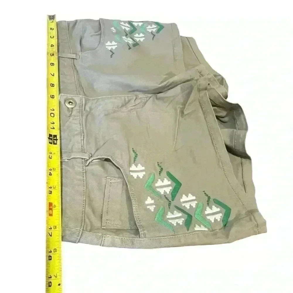 H&M COOL ACCENT KHAKI DENIM SHORTS AZTEC‎ GREEN & WHITE EMBROIDERED BOHO SZ 14